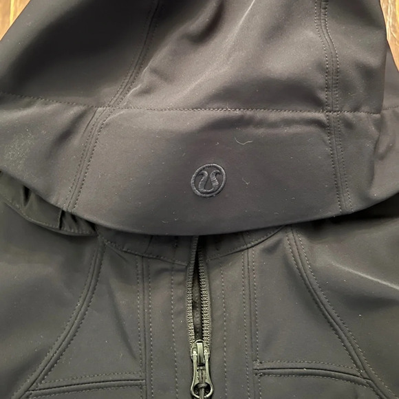 LULULEMON ATHLETICA Black Coat Fleece Lined Hood Cinch Waist Pockets Rain Proof - Picture 4 of 10